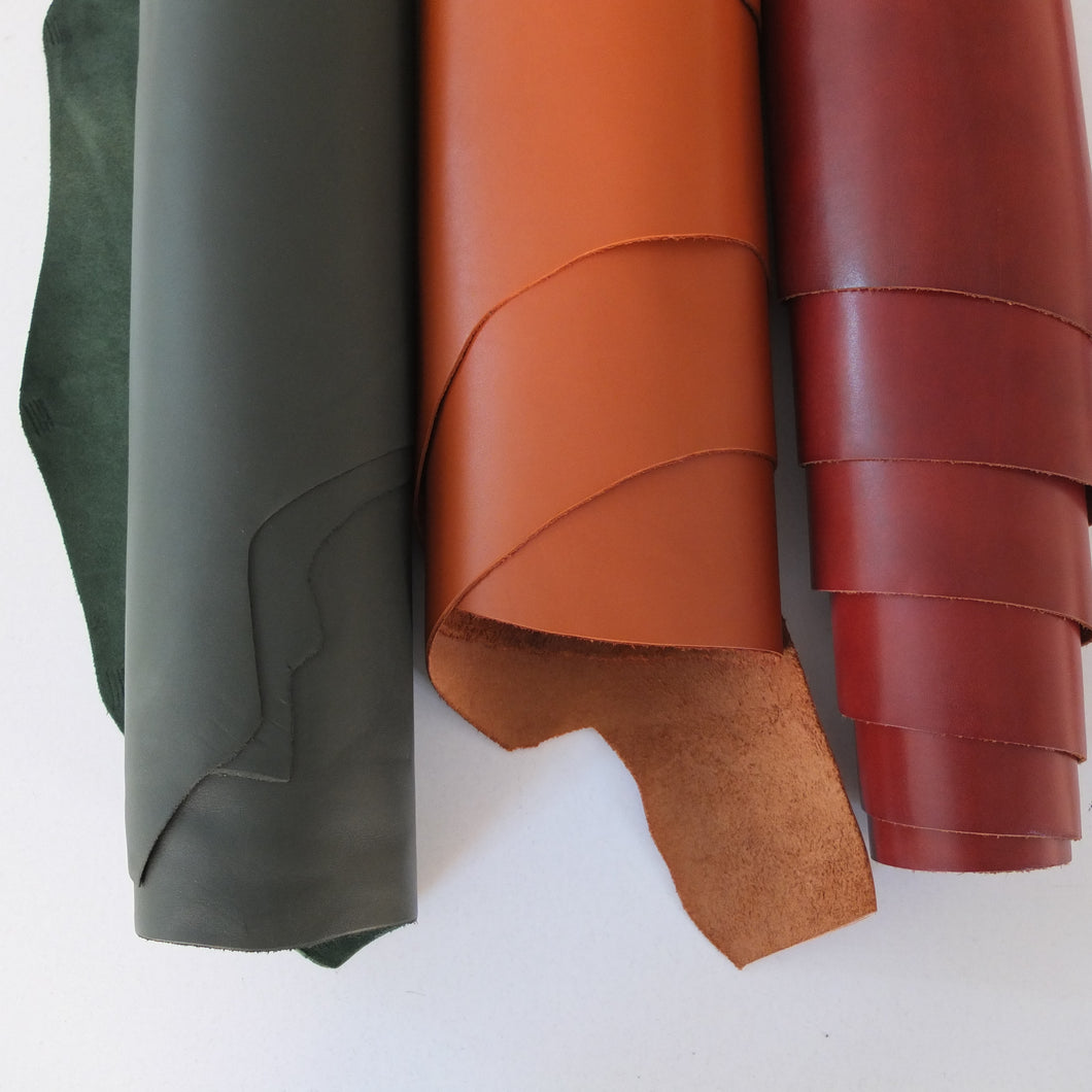 Handverlesene Leder in Grün, Rot, Braun-Tönen